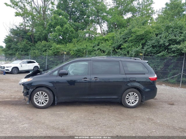 5TDYK3DC5FS588051 Toyota Sienna Xle 8 Passenger