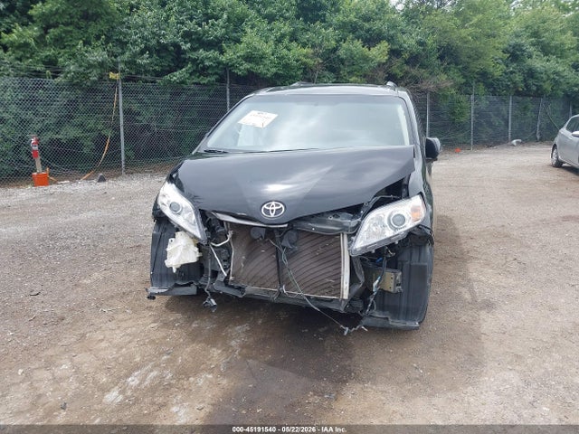 5TDYK3DC5FS588051 Toyota Sienna Xle 8 Passenger