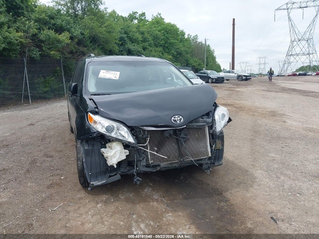 5TDYK3DC5FS588051 Toyota Sienna Xle 8 Passenger