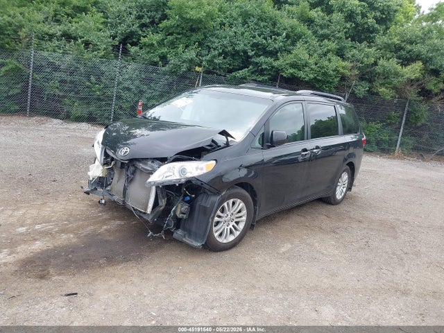 5TDYK3DC5FS588051 Toyota Sienna Xle 8 Passenger
