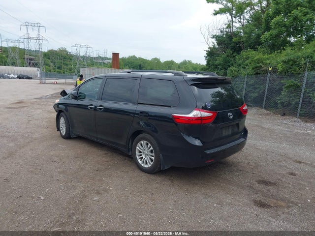 5TDYK3DC5FS588051 Toyota Sienna Xle 8 Passenger