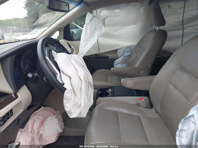 5TDYK3DC5FS588051 Toyota Sienna Xle 8 Passenger