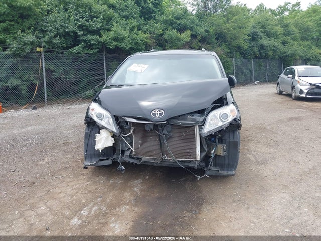 5TDYK3DC5FS588051 Toyota Sienna Xle 8 Passenger