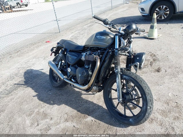 45191632 :رقم المزاد ، SMTD31G71NTAX4443 vin ، 2022 Triumph Motorcycle Street Twin مزاد بيع