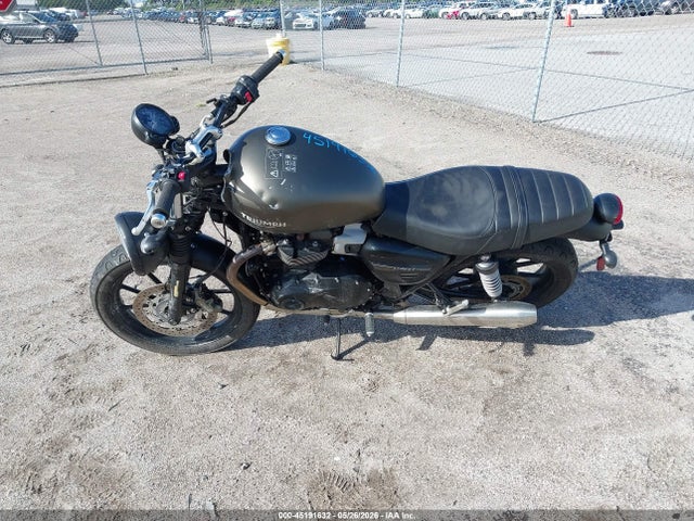 45191632 :رقم المزاد ، SMTD31G71NTAX4443 vin ، 2022 Triumph Motorcycle Street Twin مزاد بيع