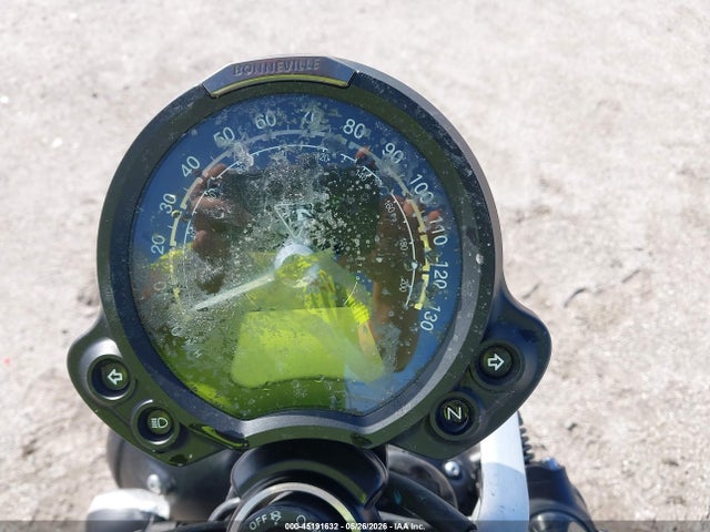 45191632 :رقم المزاد ، SMTD31G71NTAX4443 vin ، 2022 Triumph Motorcycle Street Twin مزاد بيع
