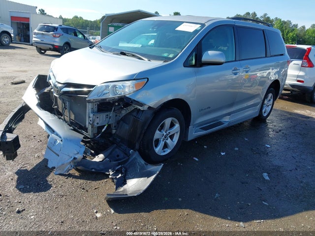 Toyota SIENNA LE 2020 5TDKZ3DCXLS049521 Image 2