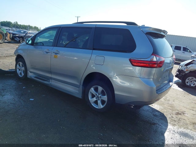 Toyota SIENNA LE 2020 5TDKZ3DCXLS049521 Image 3