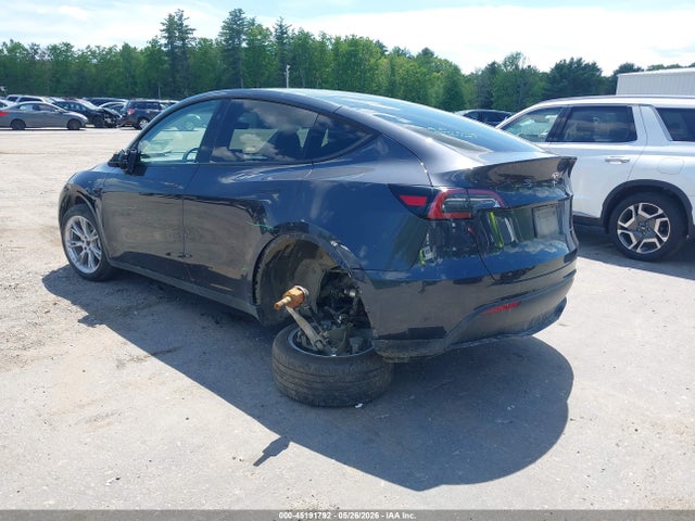 Продажа на аукционе авто 2024 Tesla Model Y Long Range Dual Motor All-wheel Drive, vin: 7SAYGDEEXRF984463, номер лота: 45191792