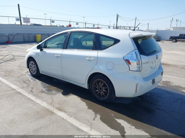 Toyota Prius V Two 2014 JTDZN3EU4EJ001353 Image 3