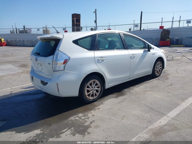 Toyota Prius V Two 2014 JTDZN3EU4EJ001353 Image 4