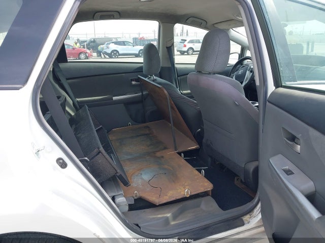 Toyota Prius V Two 2014 JTDZN3EU4EJ001353 Image 8