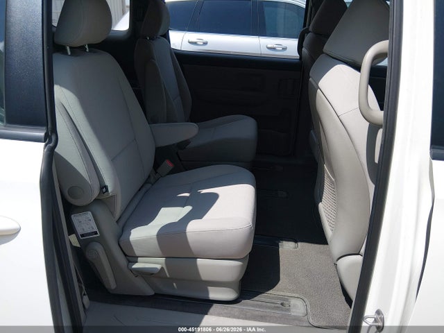 KIA Sedona L 2018 KNDMA5C15J6408797 Image 8