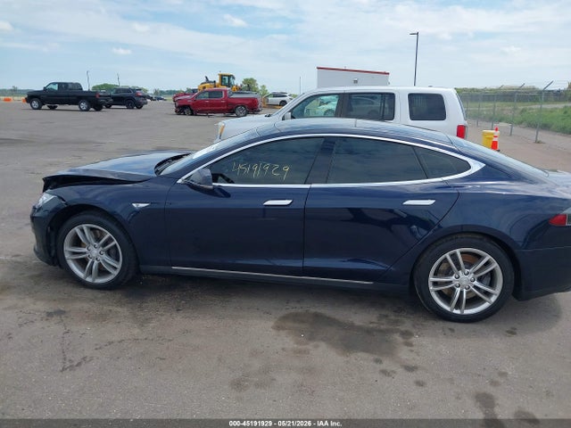 Tesla Model S 60/70/85 2015 5YJSA1H16FFP74479 Image 15