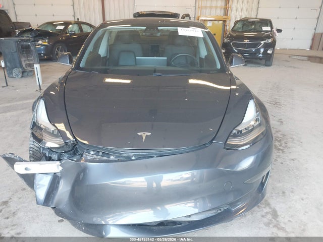 45192142 :رقم المزاد ، 5YJ3E1EB6JF116613 vin ، 2018 Tesla Model 3 Long Range/performance مزاد بيع
