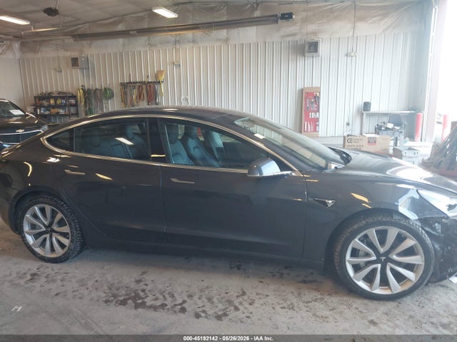 45192142 :رقم المزاد ، 5YJ3E1EB6JF116613 vin ، 2018 Tesla Model 3 Long Range/performance مزاد بيع