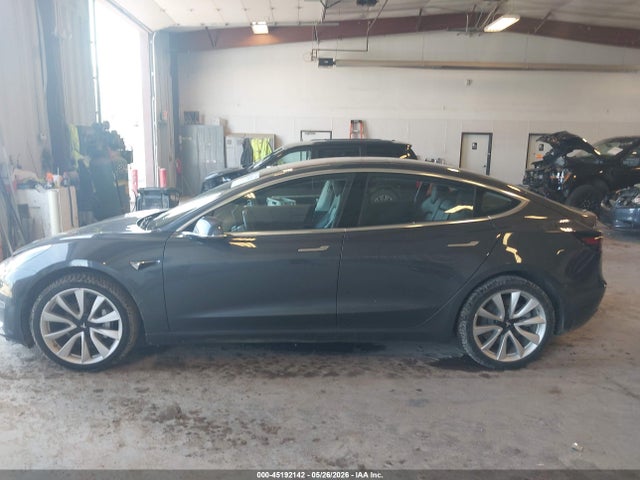45192142 :رقم المزاد ، 5YJ3E1EB6JF116613 vin ، 2018 Tesla Model 3 Long Range/performance مزاد بيع