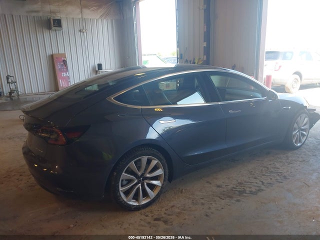 45192142 :رقم المزاد ، 5YJ3E1EB6JF116613 vin ، 2018 Tesla Model 3 Long Range/performance مزاد بيع