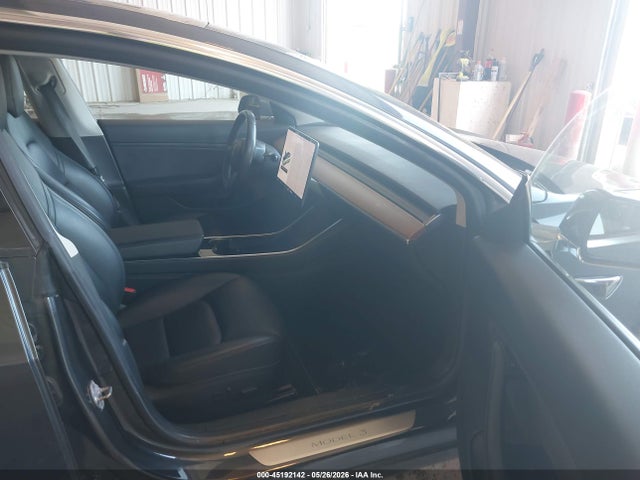 45192142 :رقم المزاد ، 5YJ3E1EB6JF116613 vin ، 2018 Tesla Model 3 Long Range/performance مزاد بيع