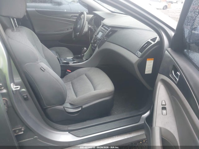 2015 Hyundai Sonata Hybrid მანქანა იყიდება აუქციონზე, vin: KMHEC4A4XFA130775, აუქციონის ნომერი: 45192218