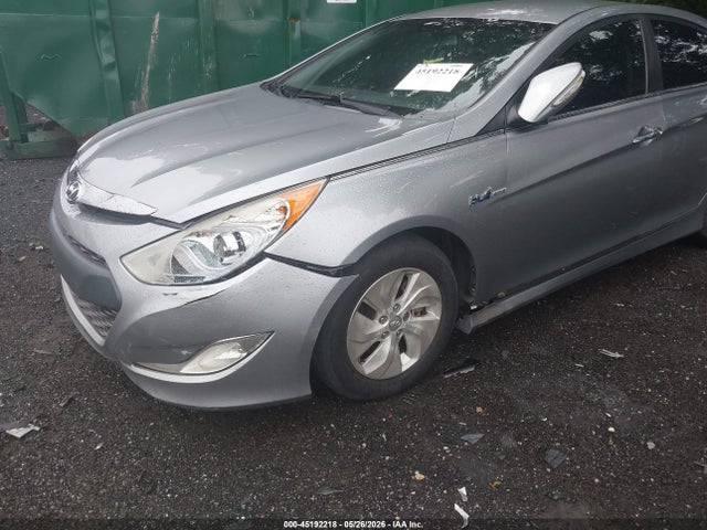 2015 Hyundai Sonata Hybrid მანქანა იყიდება აუქციონზე, vin: KMHEC4A4XFA130775, აუქციონის ნომერი: 45192218