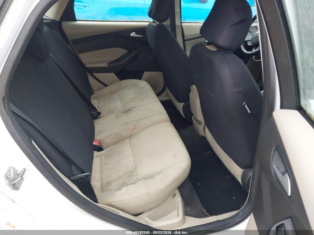 45192245 :رقم المزاد ، 1FADP3K21FL365197 vin ، 2015 Ford Focus Se مزاد بيع
