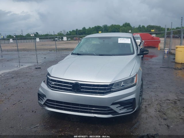 1VWAT7A31GC057018 Volkswagen Passat 1.8t R-line