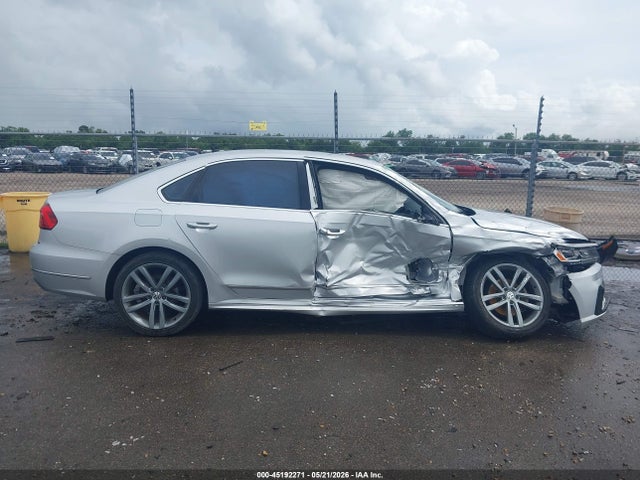 1VWAT7A31GC057018 Volkswagen Passat 1.8t R-line