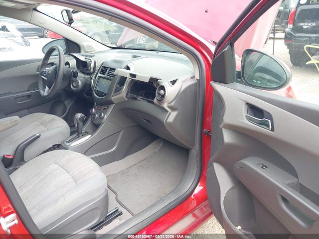 45192467 :رقم المزاد ، 1G1JC5SH5F4113898 vin ، 2015 Chevrolet Sonic Lt Auto مزاد بيع