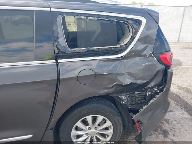 Продаж на аукціоні авто 2019 Chrysler Pacifica Touring L, vin: 2C4RC1BG8KR698302, номер лоту: 45192481