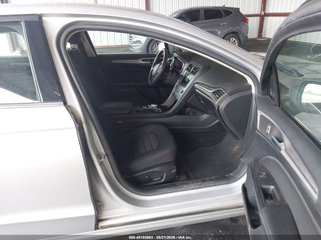 3FA6P0LU2KR115745 Ford Fusion Hybrid Se