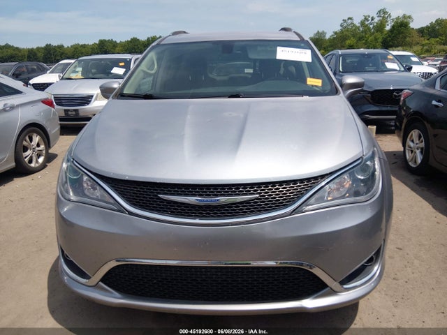 45192680 :رقم المزاد ، 2C4RC1EG9JR194545 vin ، 2018 Chrysler Pacifica Touring L Plus مزاد بيع