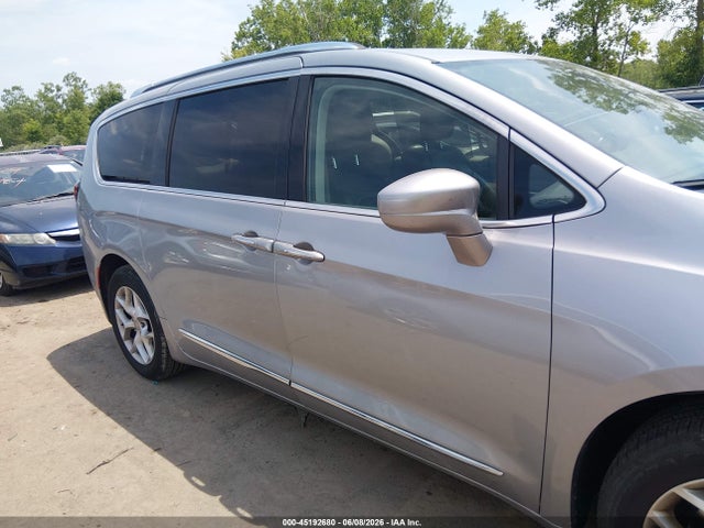 45192680 :رقم المزاد ، 2C4RC1EG9JR194545 vin ، 2018 Chrysler Pacifica Touring L Plus مزاد بيع