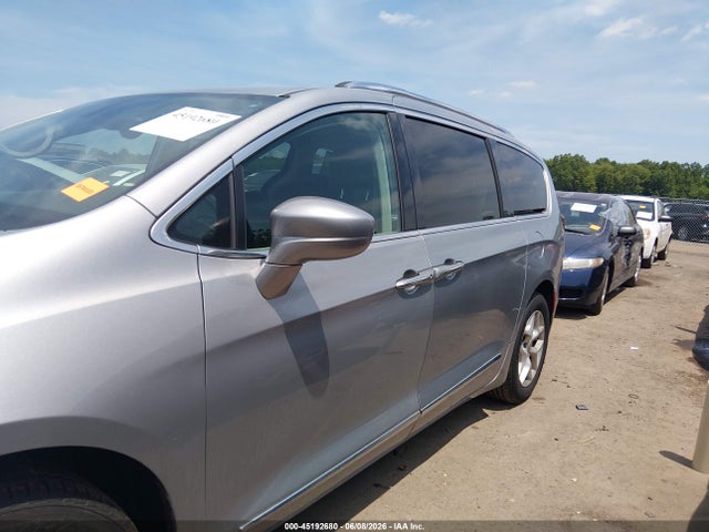 45192680 :رقم المزاد ، 2C4RC1EG9JR194545 vin ، 2018 Chrysler Pacifica Touring L Plus مزاد بيع