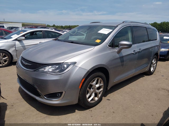 45192680 :رقم المزاد ، 2C4RC1EG9JR194545 vin ، 2018 Chrysler Pacifica Touring L Plus مزاد بيع