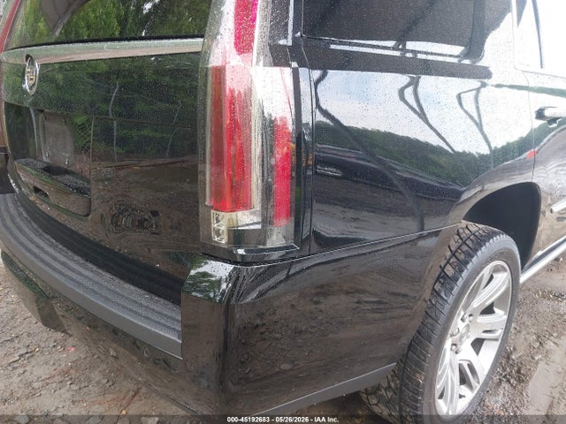 45192683 :رقم المزاد ، 1GYS4CKJ5FR309532 vin ، 2015 Cadillac Escalade Premium مزاد بيع