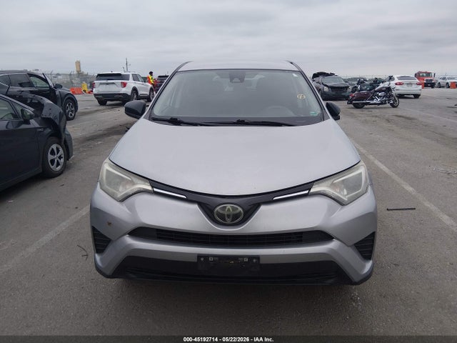 45192714 :رقم المزاد ، 2T3BFREV0JW733839 vin ، 2018 Toyota Rav4 Le مزاد بيع