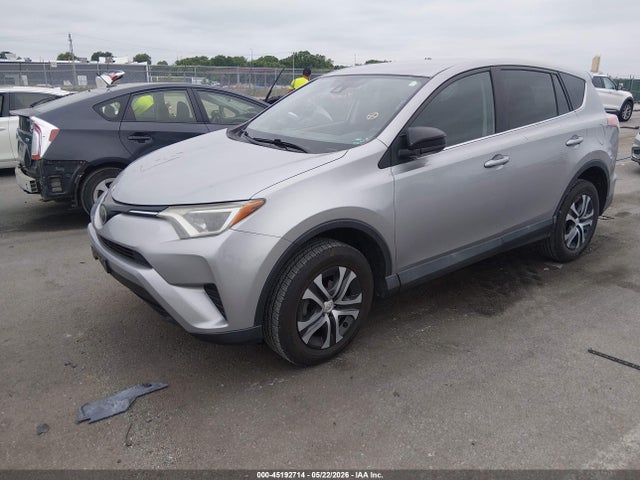 45192714 :رقم المزاد ، 2T3BFREV0JW733839 vin ، 2018 Toyota Rav4 Le مزاد بيع
