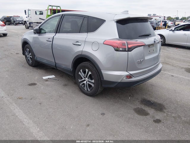 45192714 :رقم المزاد ، 2T3BFREV0JW733839 vin ، 2018 Toyota Rav4 Le مزاد بيع
