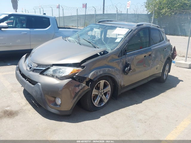 Toyota Rav4 Xle 2015 JTMWFREV2FD058212 Image 2