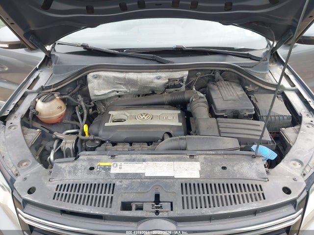 Продажа на аукционе авто 2016 Volkswagen Tiguan Se, vin: WVGBV7AX0GW583266, номер лота: 45193061
