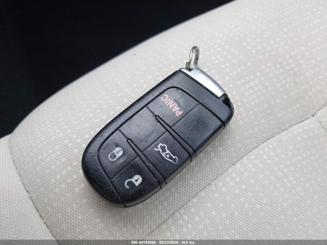 45193086 :رقم المزاد ، 1C3CCCAB3GN130300 vin ، 2016 Chrysler 200 Limited مزاد بيع