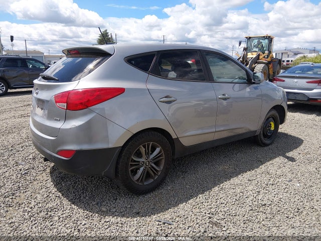 KM8JTCAFXFU040776 Hyundai TUCSON GLS