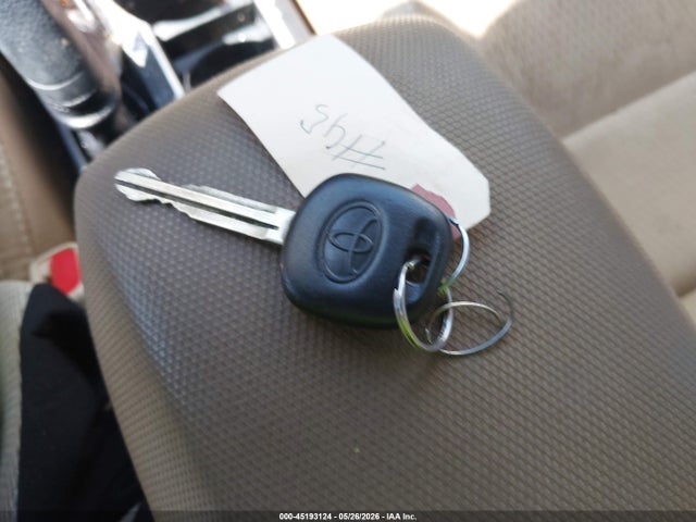 2T1BURHE1JC982145 Toyota COROLLA LE