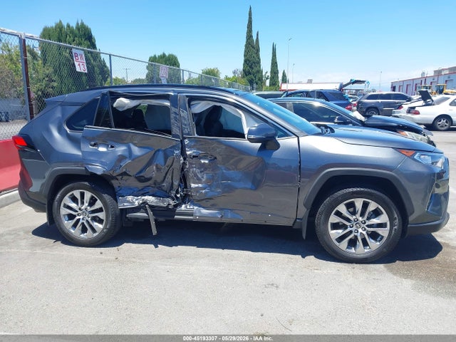 2T3C1RFV8MC136557 Toyota Rav4 Xle Premium