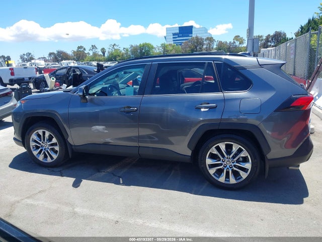 2T3C1RFV8MC136557 Toyota Rav4 Xle Premium