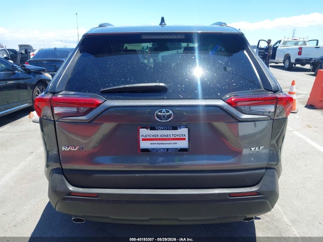 2T3C1RFV8MC136557 Toyota Rav4 Xle Premium