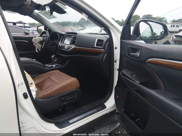 2018 Toyota Highlander Hybrid Limited მანქანა იყიდება აუქციონზე, vin: 5TDDGRFH0JS044013, აუქციონის ნომერი: 45193397