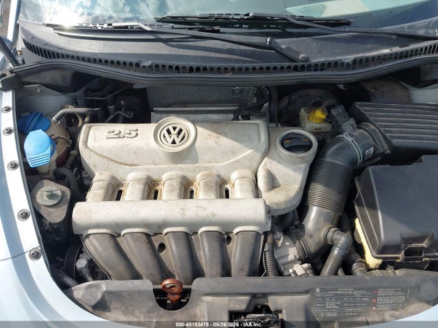2010 Volkswagen New Beetle 2.5l მანქანა იყიდება აუქციონზე, vin: 3VWRW3AL0AM005890, აუქციონის ნომერი: 45193478