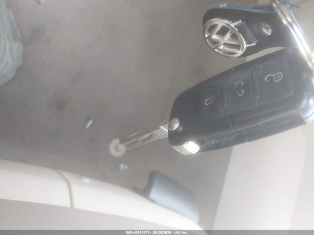 2010 Volkswagen New Beetle 2.5l მანქანა იყიდება აუქციონზე, vin: 3VWRW3AL0AM005890, აუქციონის ნომერი: 45193478